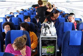 crowded-airplane-cabin
